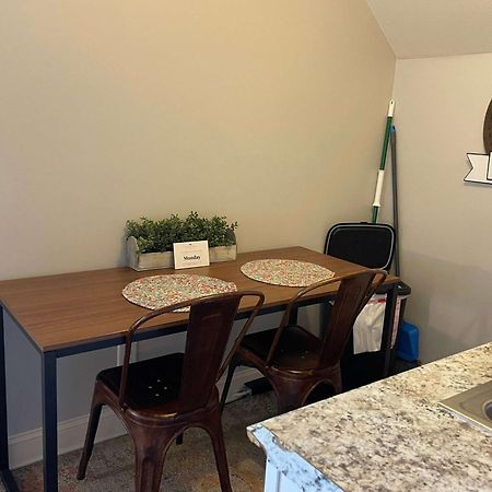 The Campbell Carriage House Apartment คลาร์กส์วิลล์ ภายนอก รูปภาพ