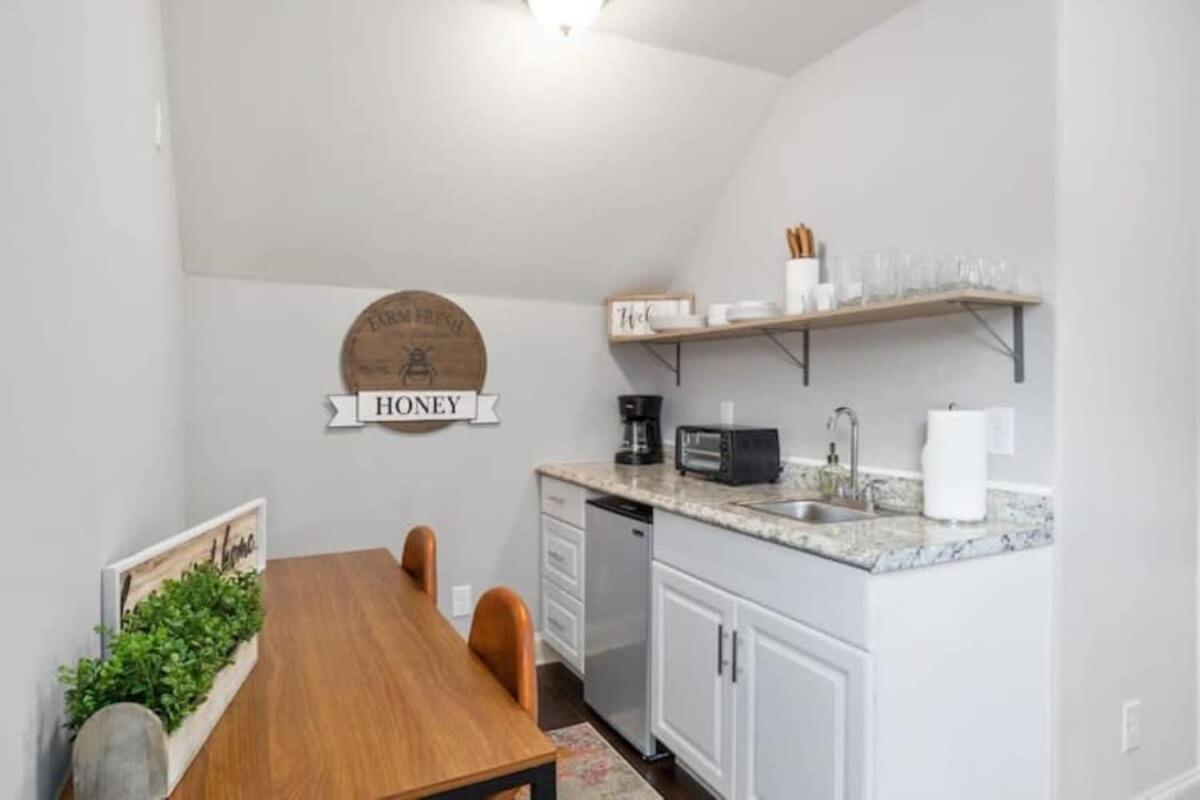 The Campbell Carriage House Apartment คลาร์กส์วิลล์ ภายนอก รูปภาพ