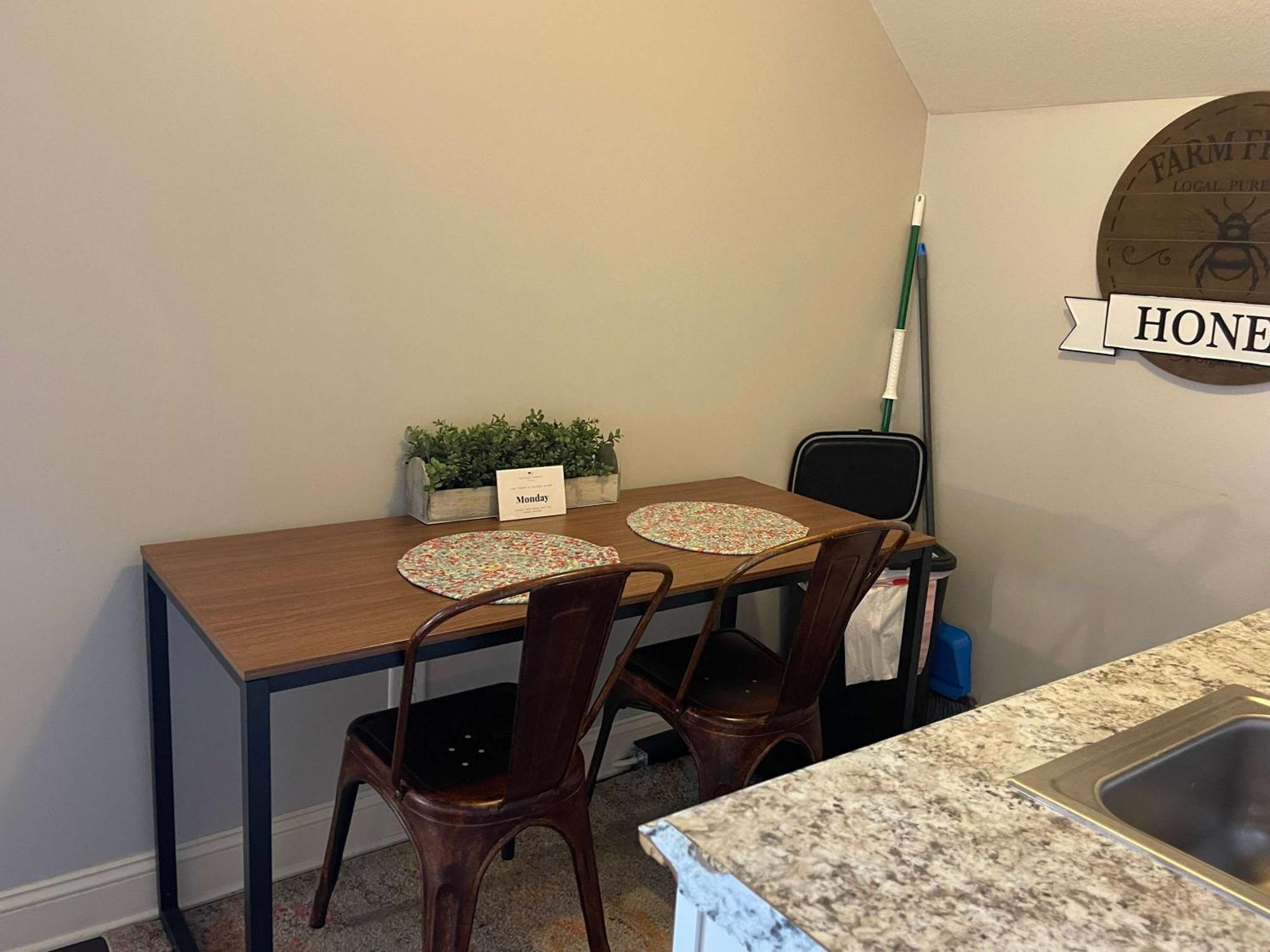 The Campbell Carriage House Apartment คลาร์กส์วิลล์ ภายนอก รูปภาพ
